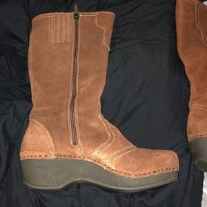 Women’s brown boots